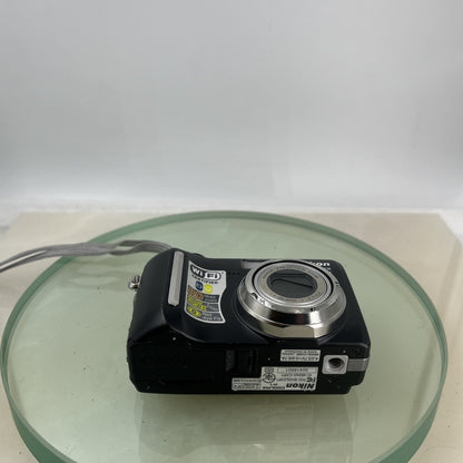 Nikon Coolpix P1- 8 megapixel 3.5 x Zoom, Digital Camera Good Condition test#4437