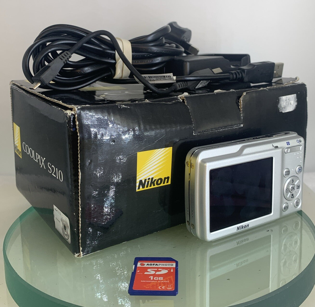 Nikon Coolpix S210 8MP Digital Camera+1GB SD CARD +CHARGER - TESTED - 1470