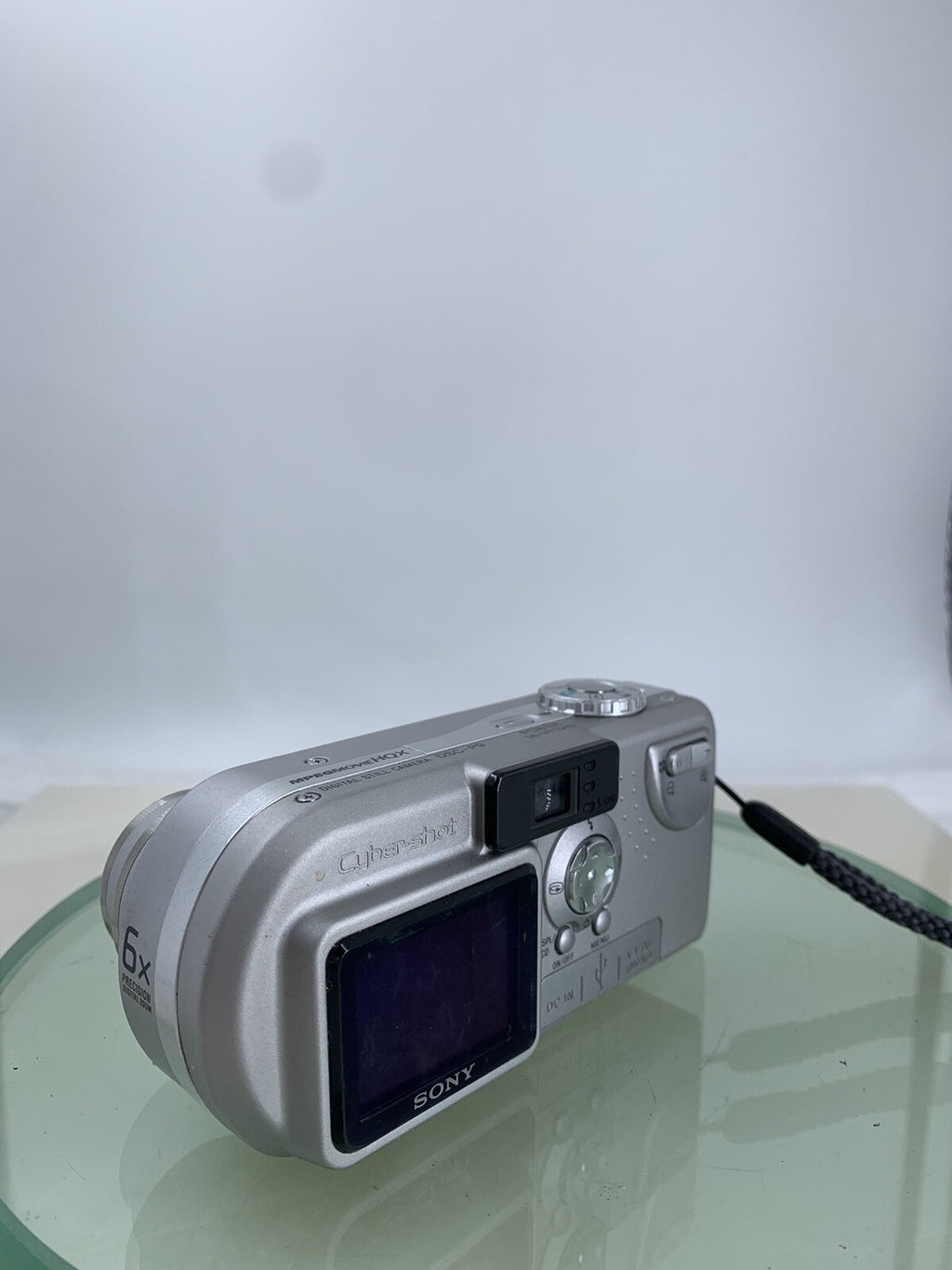 SONY Cybershot DSC-P9 Digital Camera SILVER 4MP + CHARGER + WIRE TESTED - 6865
