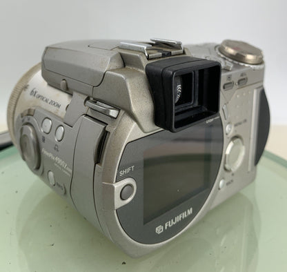 Fujifilm Finepix 4900 6x Zoom SILVER DIGITAL CAMERA NO CHARGER TESTED - 3184