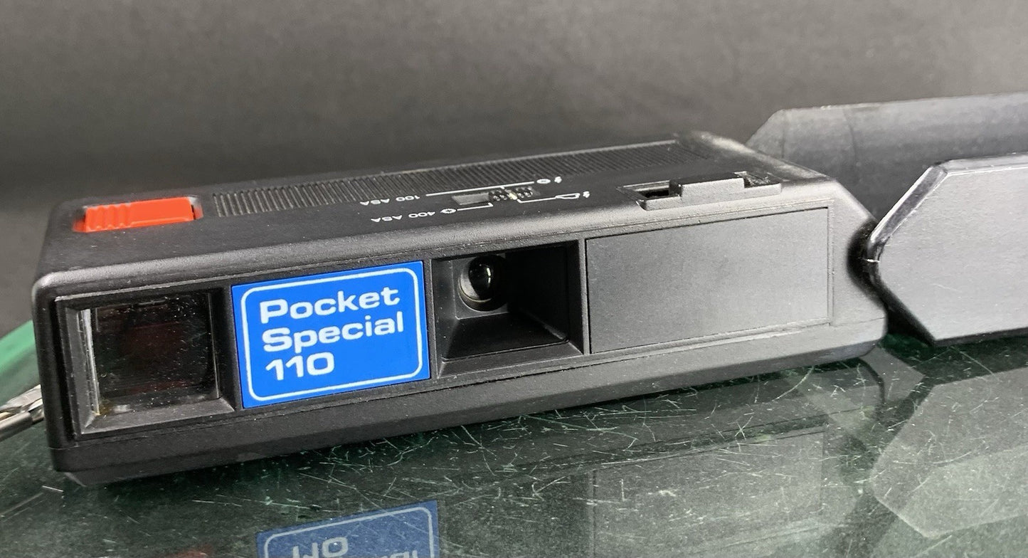 Vintage Pocket Special 110 Camera #950