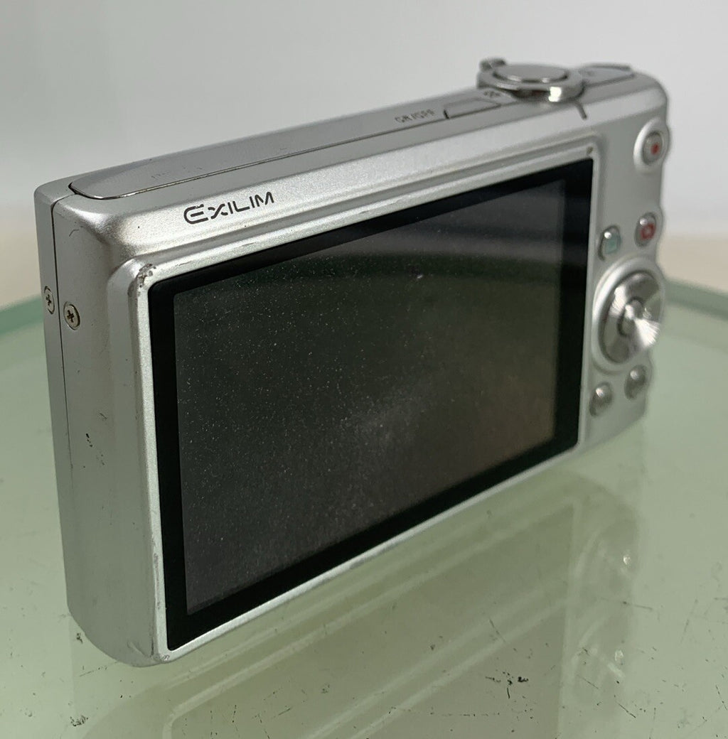 CASIO EXILM EX-Z100 CAMERA MINOR DOTS ON SCREEN SILVER WITH COVER TESTED - 7314