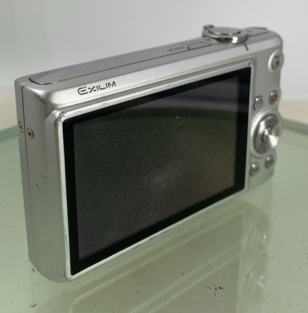 CASIO EXILM EX-Z100 CAMERA MINOR DOTS ON SCREEN SILVER WITH COVER TESTED - 7314