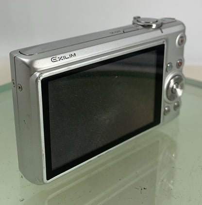 CASIO EXILM EX-Z100 CAMERA MINOR DOTS ON SCREEN SILVER WITH COVER TESTED - 7314