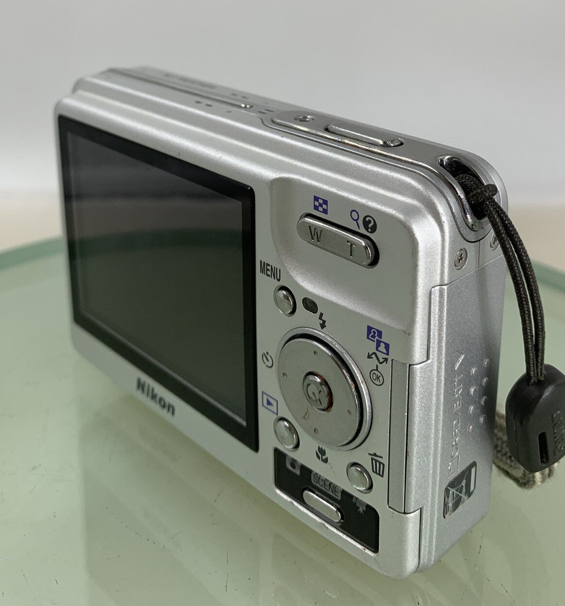 Nikon Coolpix S2 COMPACT DIGITAL CAMERA SILVER+ CHARGER, NO CARD TESTED - 2786
