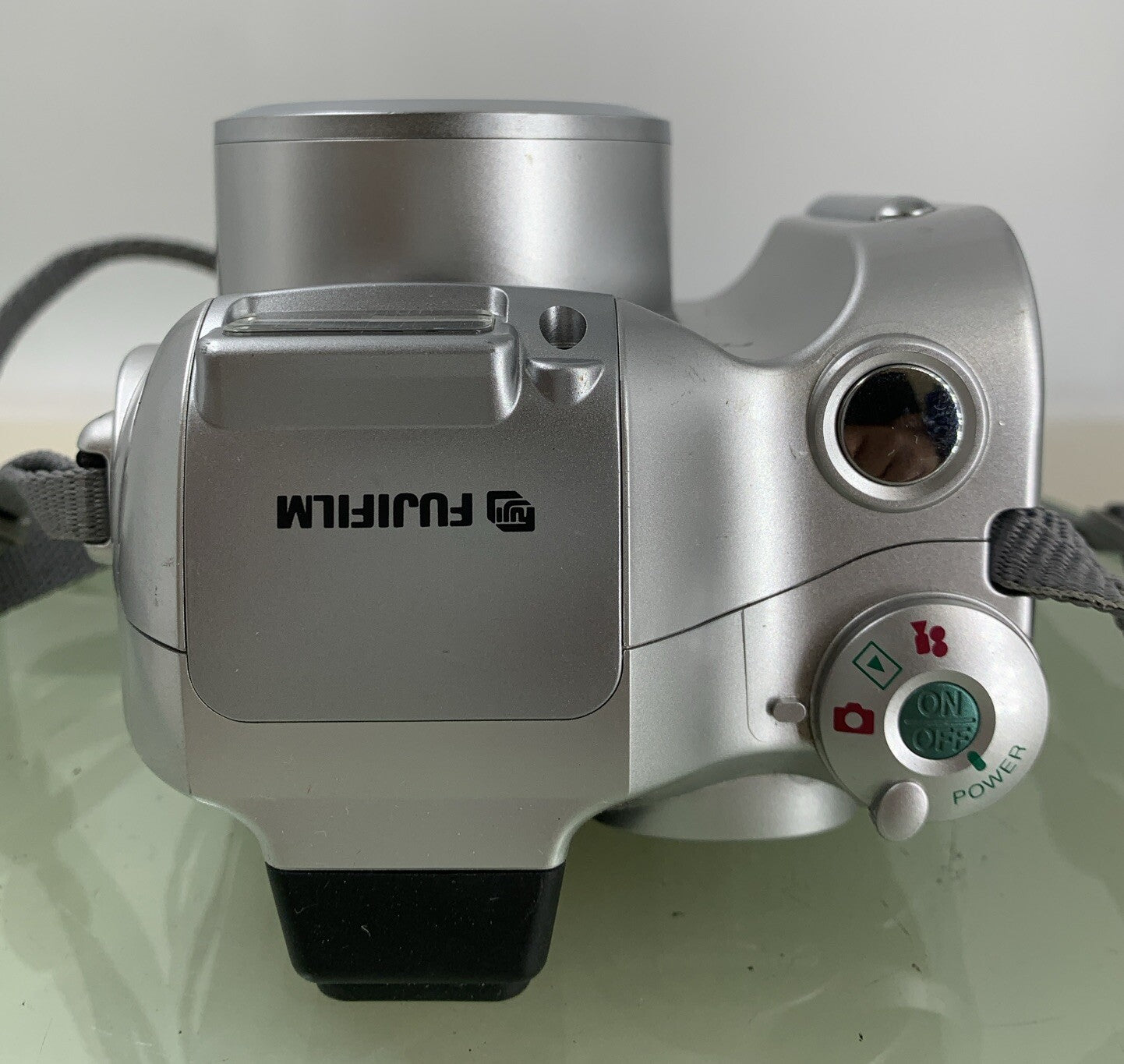Fujifilm FinePix 2800 Zoom 2.0MP Compact Digital Camera NO CARD TESTED - 2507