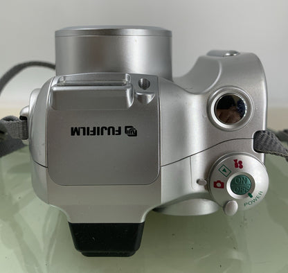 Fujifilm FinePix 2800 Zoom 2.0MP Compact Digital Camera NO CARD TESTED - 2507