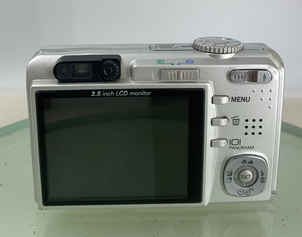 TRAVELER DC-8300 DIGITAL STILL CAMERA SILVER WITH CHARGER +COVER TESTED - 3225