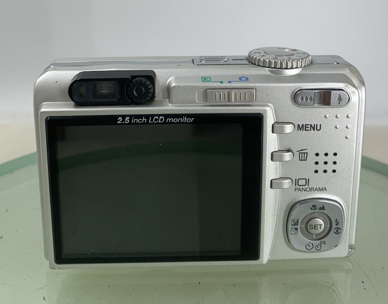 TRAVELER DC-8300 DIGITAL STILL CAMERA SILVER WITH CHARGER +COVER TESTED - 3225