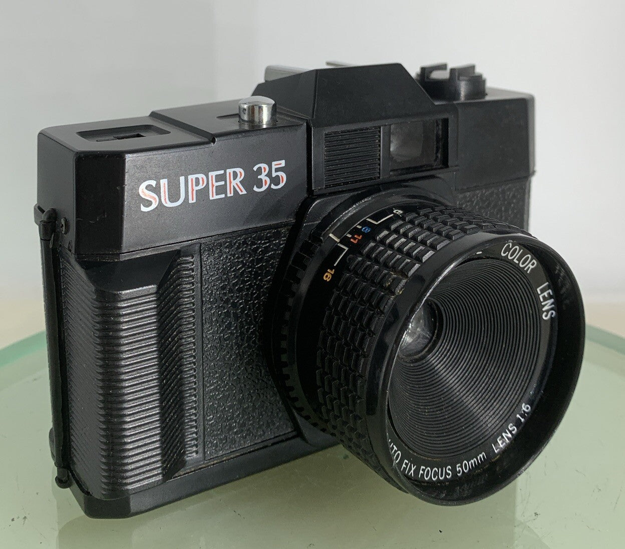 SUPER 35 POINT AND SHOOT FILM CAMERA BLACK VINTAGE GOOD CONDITION TESTED - 7300