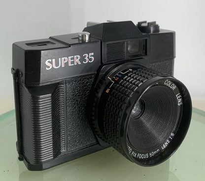 SUPER 35 POINT AND SHOOT FILM CAMERA BLACK VINTAGE GOOD CONDITION TESTED - 7300