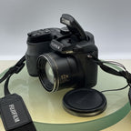 FujiFilm FinePix S1500 10MP 12x Zoom Mini SLR Style Bridge Camera Cased VGC #5463