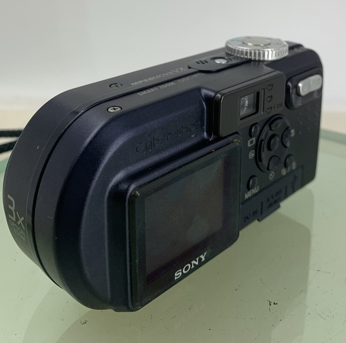 Sony CYBER-SHOT DSC-P12 5.0MP Digital Camera WITH CHARGER AND BAG TESTED - 6364