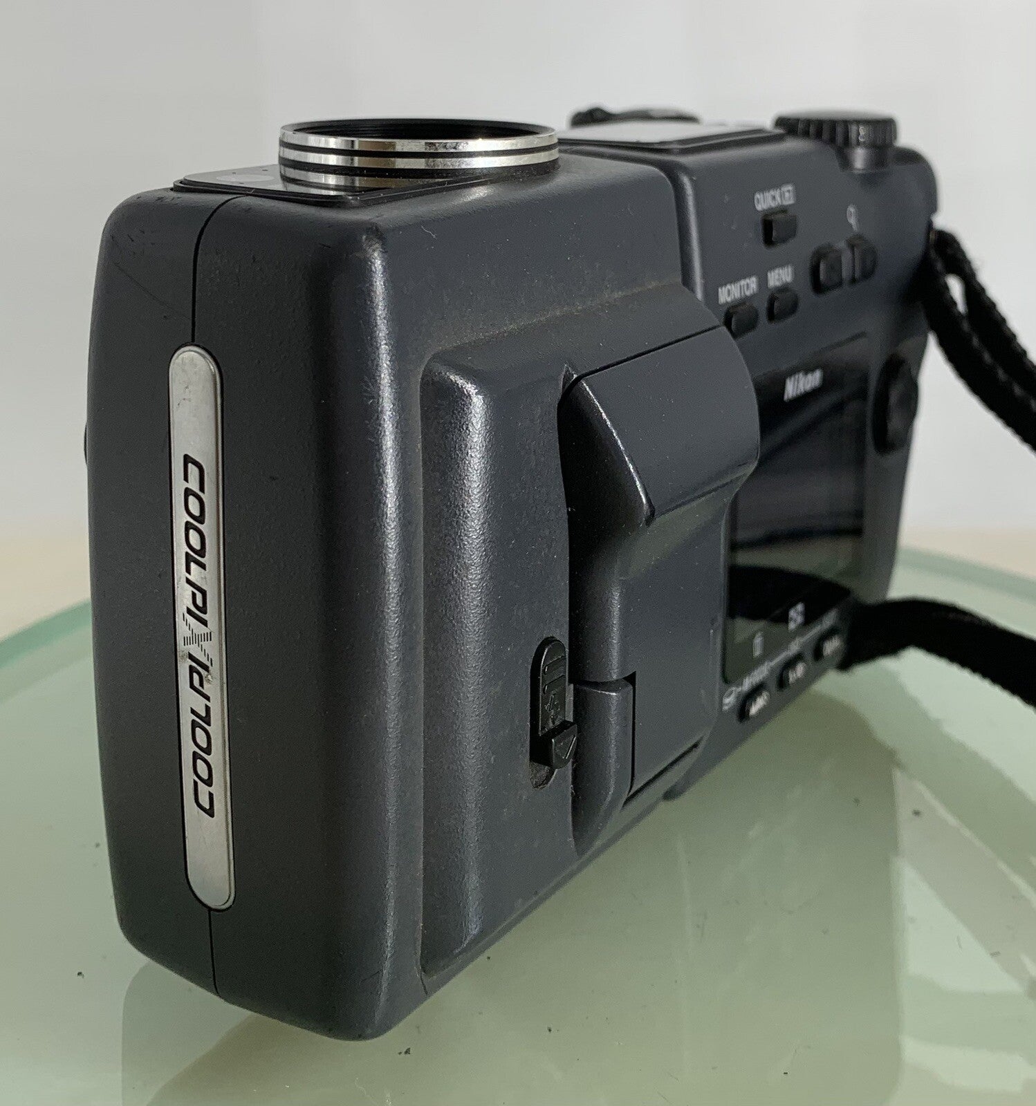Nikon Digital Camera Coolpix 995 3.3MP Grey Retro Vintage+CHARGER-TESTED - 6805