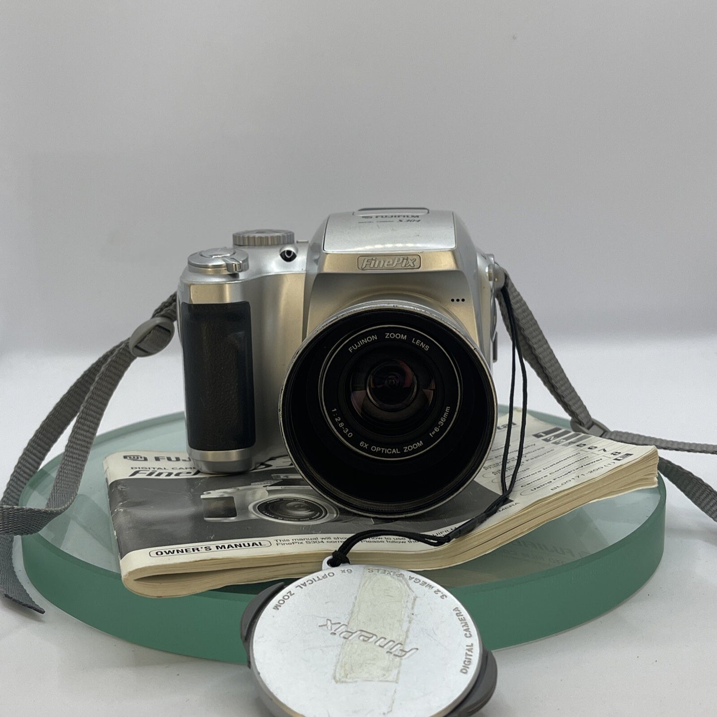 FUJI Fujifilm FinePix S304 DIGITAL CAMERA 3.2 MP LCD SCREEN, BAG, 1GB XD CARD2