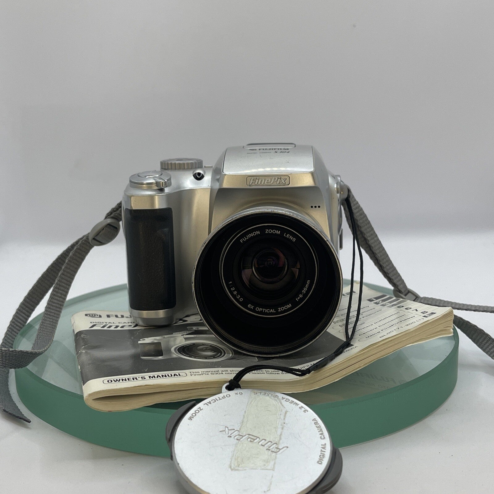 FUJI Fujifilm FinePix S304 DIGITAL CAMERA 3.2 MP LCD SCREEN, BAG, 1GB XD CARD2