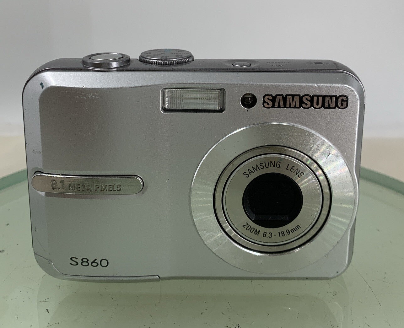 Samsung S860 8.1MP COMPACT DIGITAL CAMERA SILVER WITH COVER TESTED - 2231