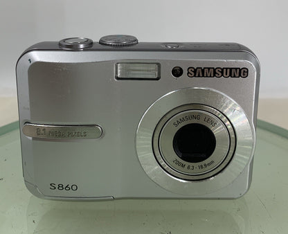 Samsung S860 8.1MP COMPACT DIGITAL CAMERA SILVER WITH COVER TESTED - 2231