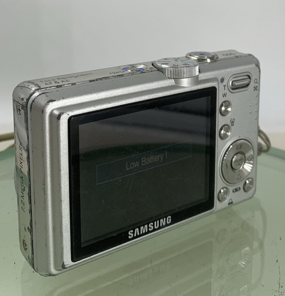 SAMSUNG L730 7.2 MEGA PIXEL DIGITAL CAMERA WITH CHARGER +2GB CARD TESTED - 2594