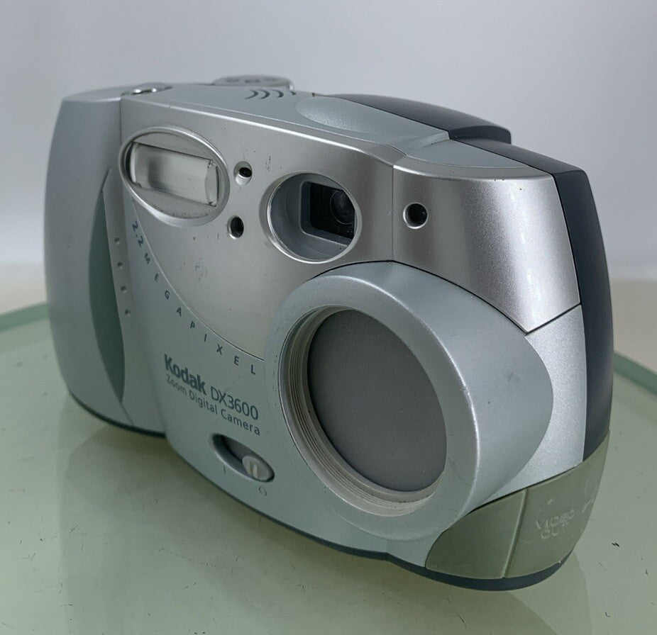 Kodak DX3600 ZOOM Digital Camera SILVER NO CARD NO CHARGER TESTED - 5692