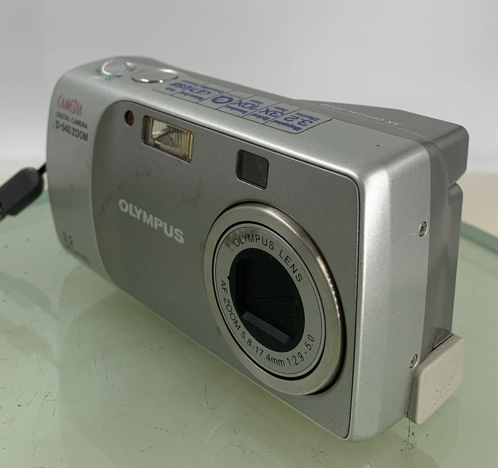 Olympus Digital Camera Camedia D-540 Zoom 3.2MP SILVER NO CHARGER TESTED - 2412