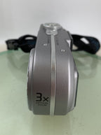 Sony Cybershot DSC-P10 5MP DIGITAL CAMERA SILVER 32MB SD CARD - TESTED - 9092