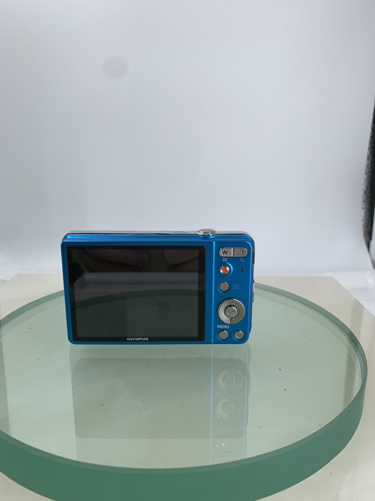 Olympus D-715 Digital Camera 14MP BLUE + CHARGER + COVER + WIRE TESTED - 5923