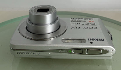 Nikon CoolPix S210 8.0MP Digital Camera SILVER+CHARGER+COVER+WIRE TESTED - 9957