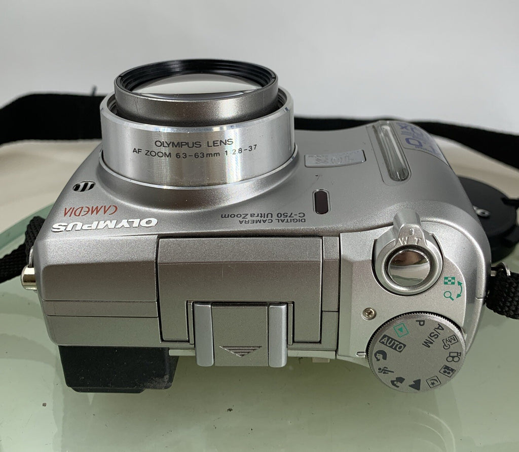 Olympus C-750 Ultra Zoom Digital Compact Camera 4MP SILVER NO CARD TESTED - 238