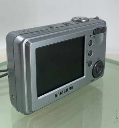 Samsung Digital Camera Digimax D53 5.0MP SILVER NO CARD NO CHARGER TESTED - 5784