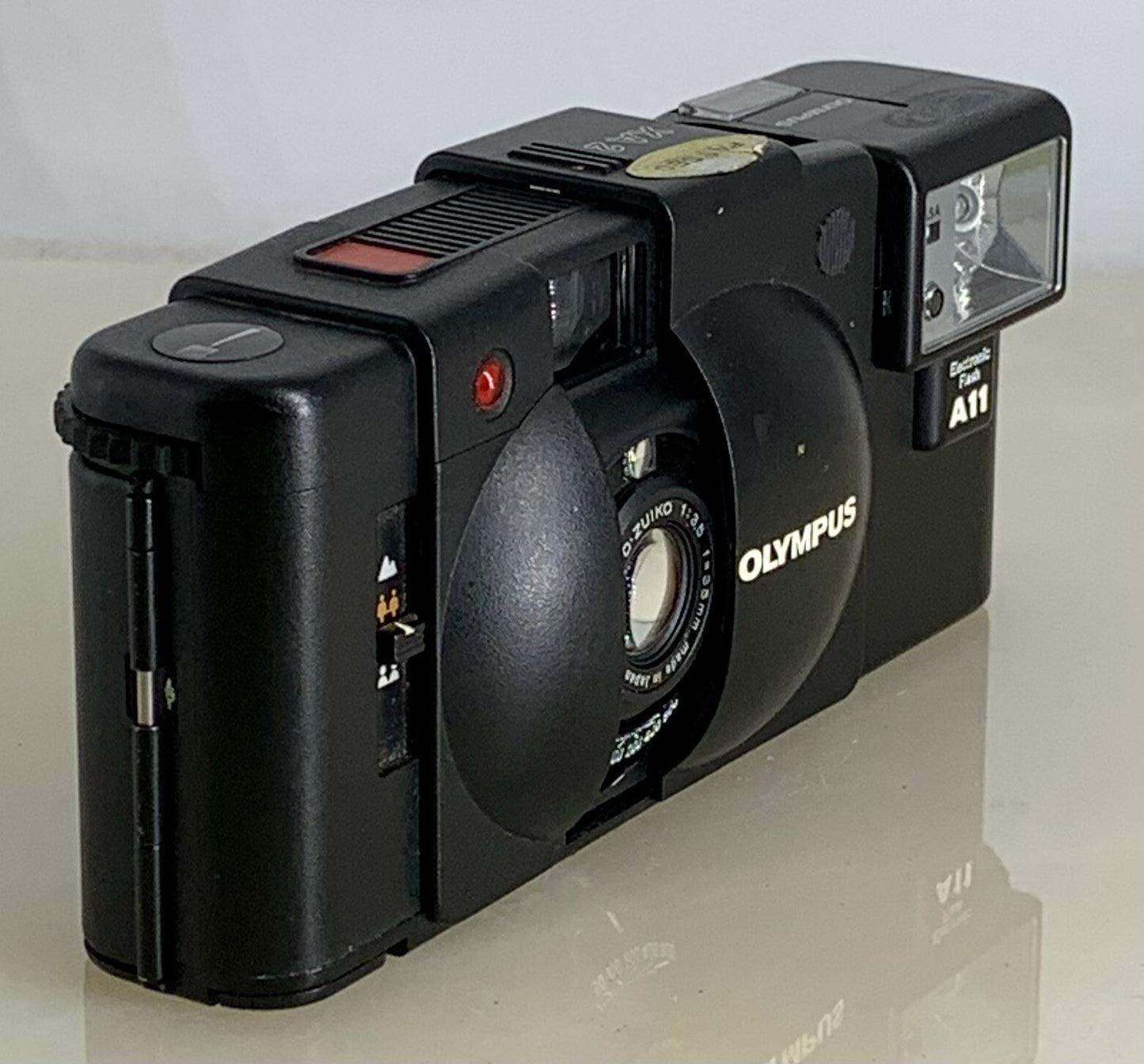 OLYMPUS XA2 Compact Camera 35mm Flash A11 D.ZUIKO 35mm f3.5 TESTED , mju 692