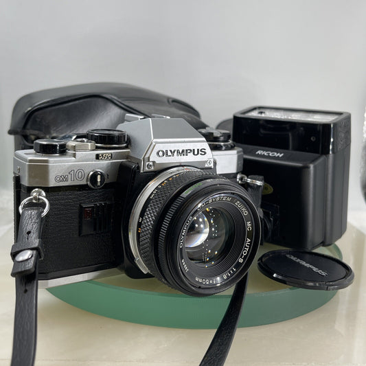 Olympus OM10 35mm Film SLR Manual Camera + Olympus 50/1.8 Zuiko Lens - Silver6090