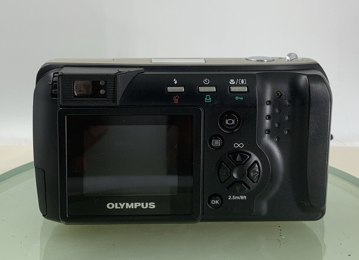 Olympus Camedia C-990 Zoom 2.1MP DIGITAL CAMERA SILVER WITH COVER TESTED - 3465