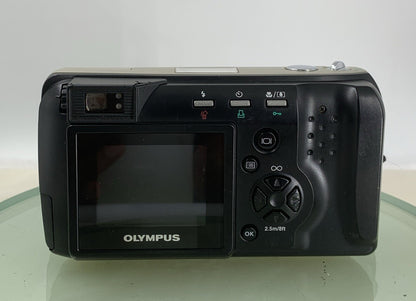 Olympus Camedia C-990 Zoom 2.1MP DIGITAL CAMERA SILVER WITH COVER TESTED - 3465