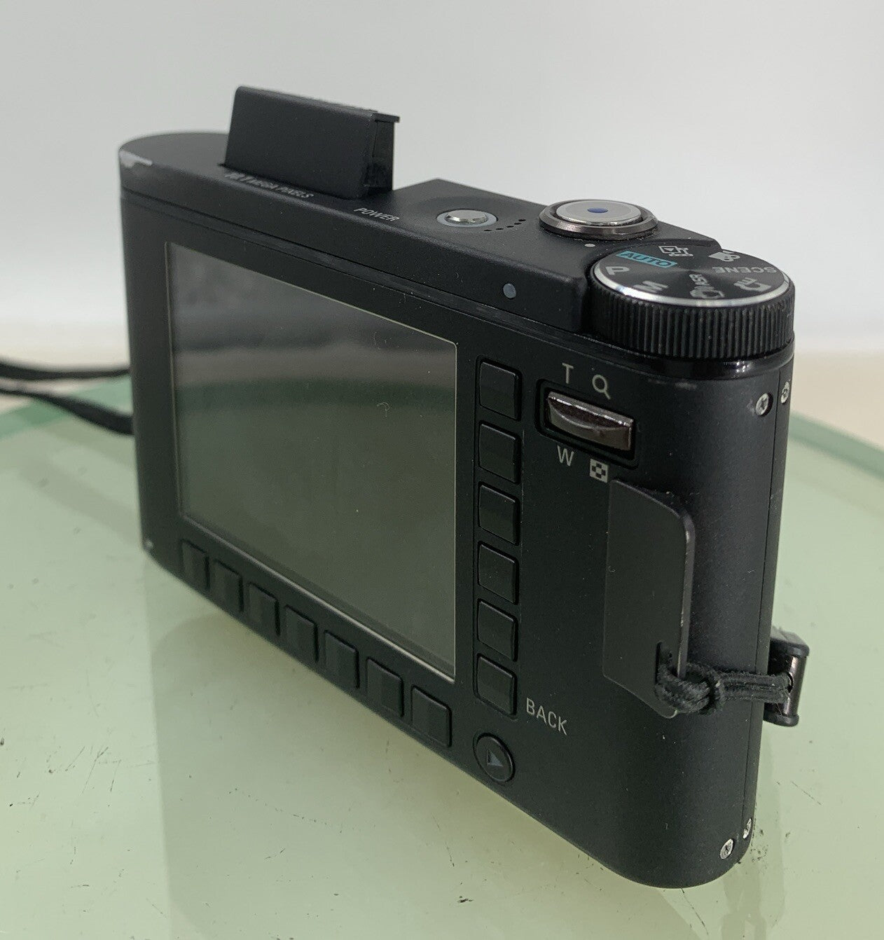 SAMSUNG NV10 DIGITAL CAMERA BLACK + CHARGER + COVER NO CARD TESTED - 4586