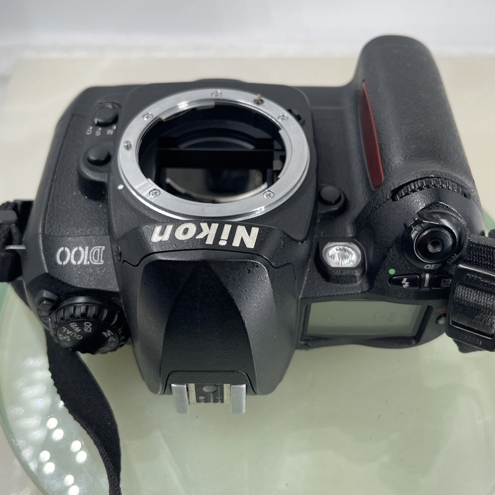 Nikon D100 6.1MP Digital SLR Camera Body Comes With Battery & Charger #6905