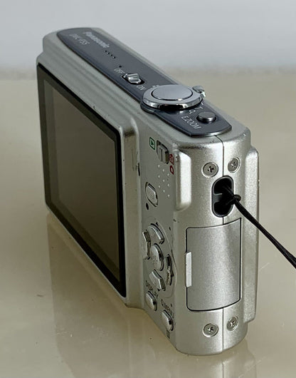 Panasonic LUMIX DMC-FS5 10.1MP Digital Camera + Silver + Charger + Tested - 5553