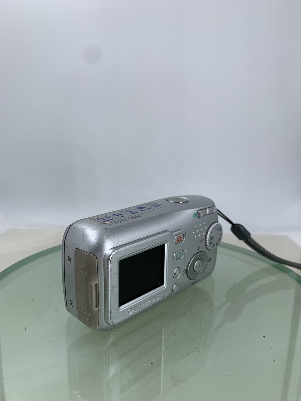 Vintage Olympus Camedia D-435 5.1MP Digital Camera SILVER NO CARD TESTED - 4644
