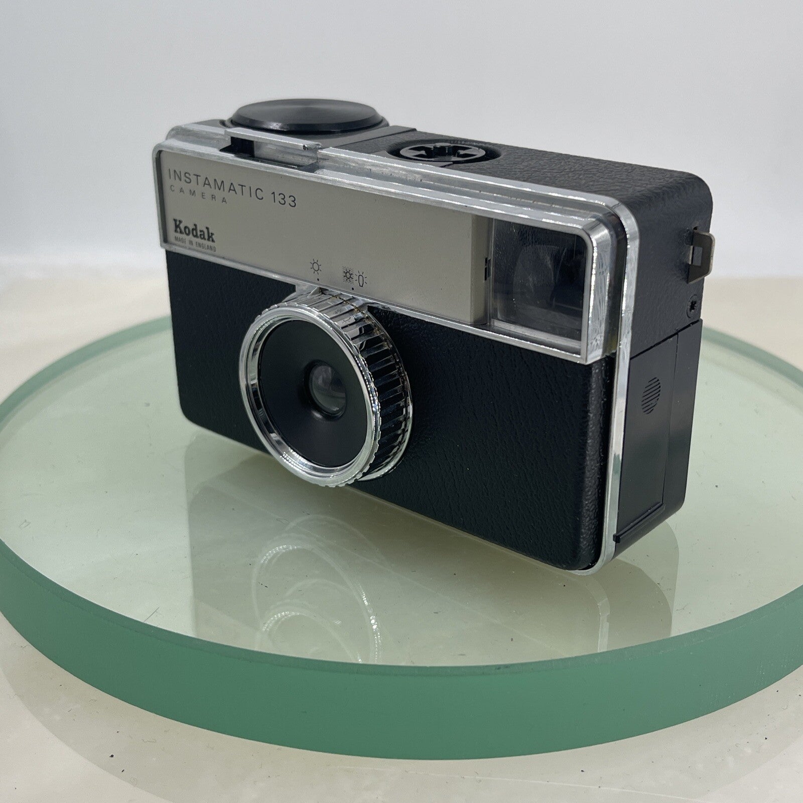Kodak Instamatic 133 Camera With Leather Case - Very Good Condition #6942