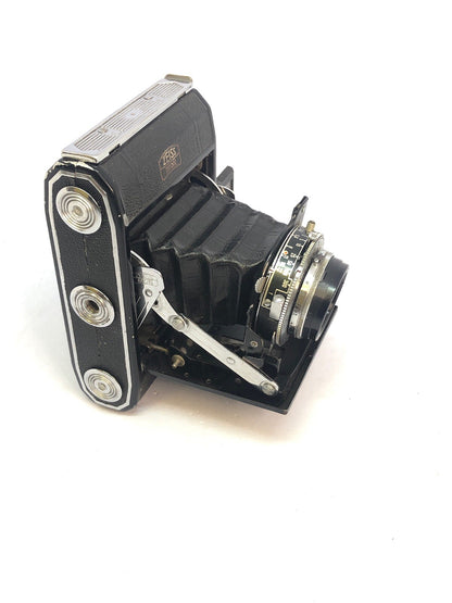 Zeiss Ikon Ikonta 521 1938-1954. Folding rollfilm camera.NOVAR 1:3.5 F=75mm 3315