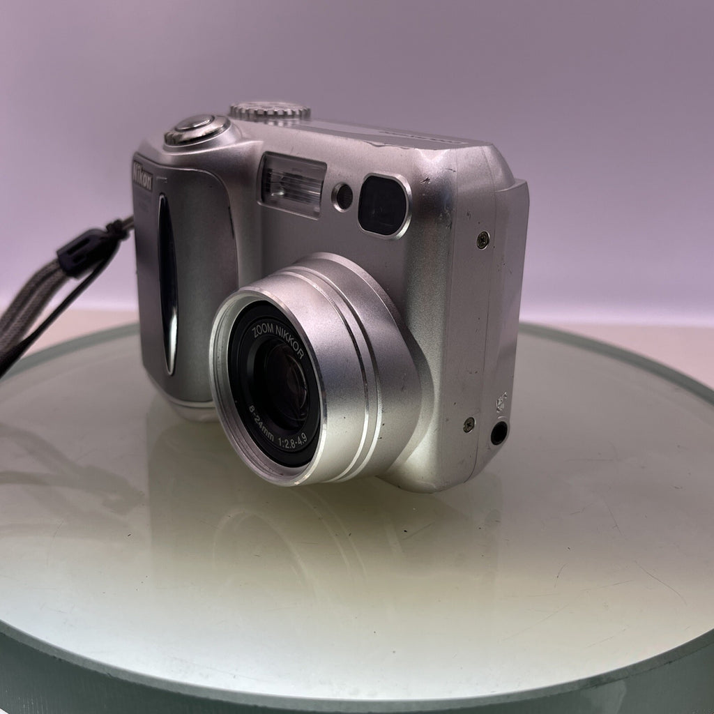 Nikon Coolpix 4300 4.0MP Compact Digital Camera Silver Tested Battery nocharger42