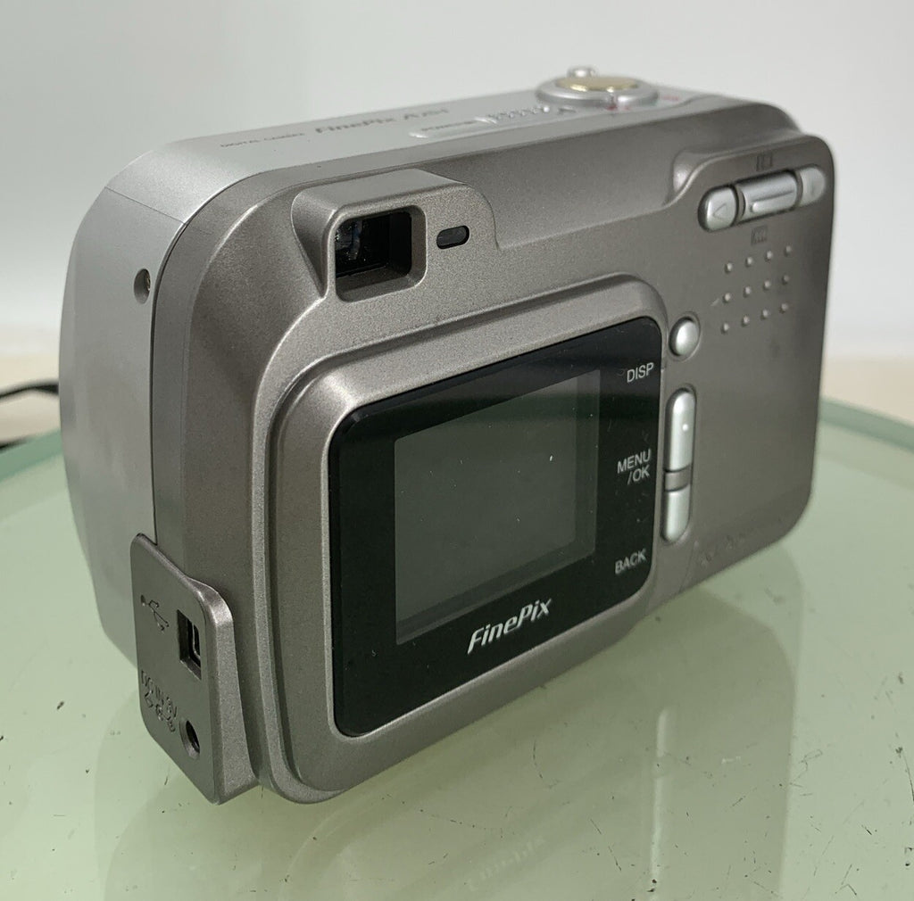 Fujifilm COMPACT Digital Camera FinePix A204 2.0MP 32MB CARD SILVER TESTED - 1434