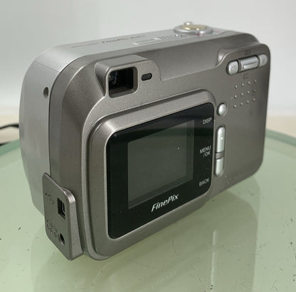 Fujifilm COMPACT Digital Camera FinePix A204 2.0MP 32MB CARD SILVER TESTED - 1434