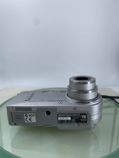 SONY Cybershot DSC-P9 Digital Camera SILVER 4MP + CHARGER + WIRE TESTED - 6867