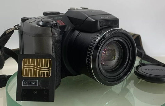 FujiFilm FinePix S602 Z 3.1MP SLR Digital Camera BLACK 16MB CARD TESTED - 1440