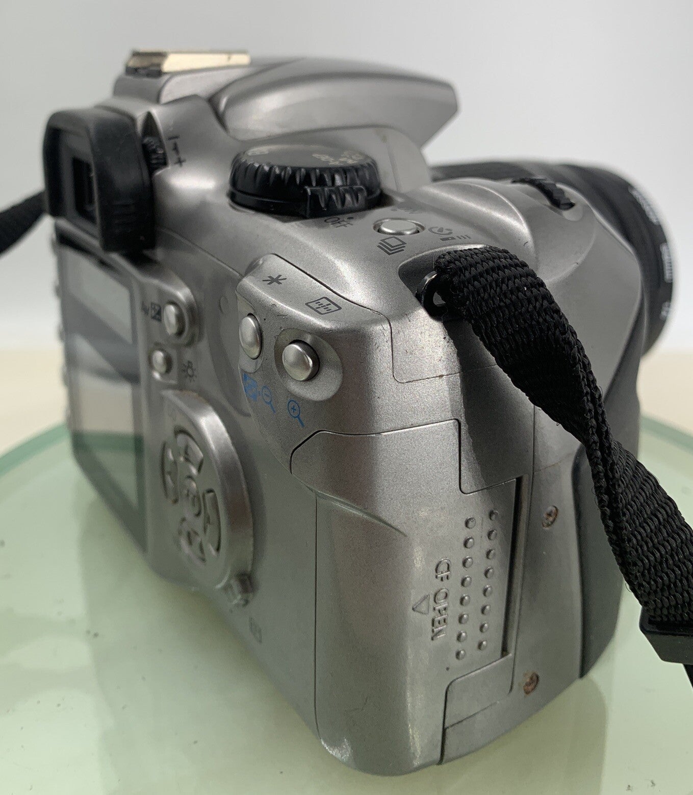 Canon EOS 300D COMPACT DIGITAL SLR CAMERA GREY WITH 1 GB CARD + BAG TESTED-1046