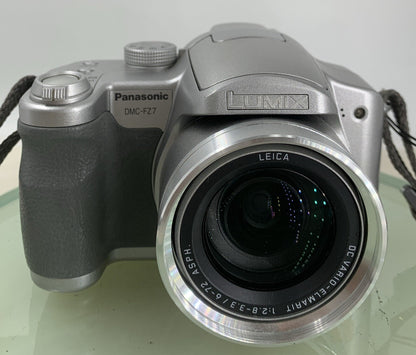 Panasonic Lumix DMC-FZ7 COMPACT DIGITAL CAMERA SILVER+CHARGER+BAG TESTED - 4571