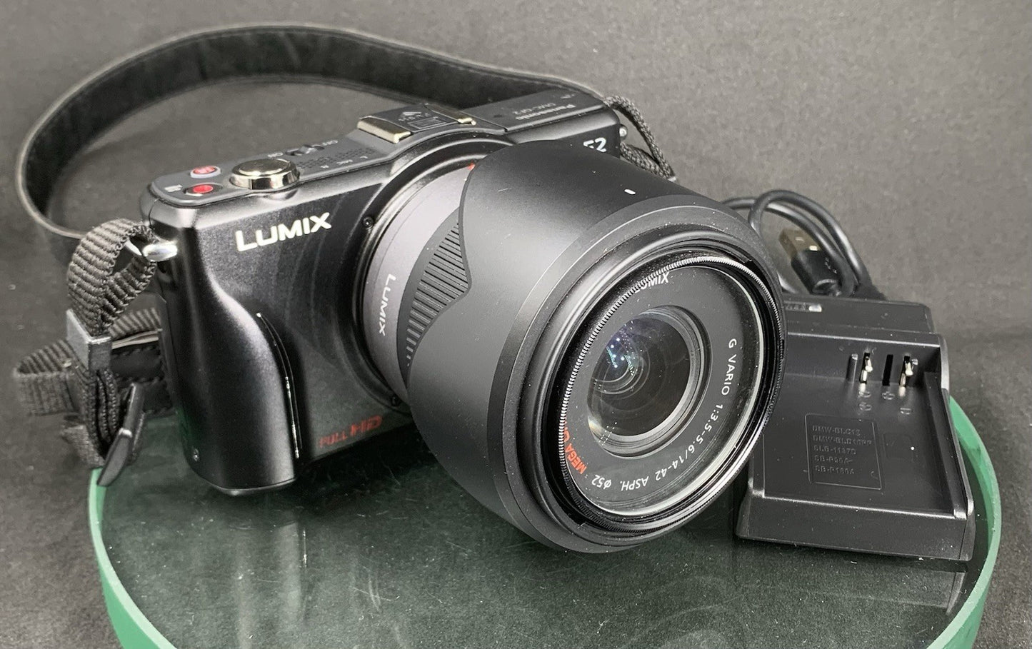 Panasonic LUMIX DMC-GF2 12.1 MP Digital Camera+G Vario 3.5-5.6/14-42 52mm Lens0