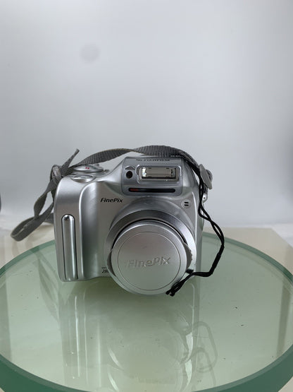 FujiFilm FinePix FUJIFILM 2800 Z Digital Camera SILVER+128MB CARD TESTED - 1760