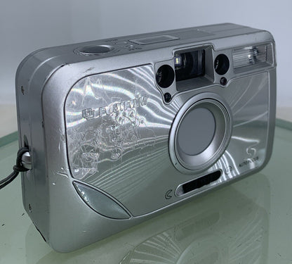 Fujifilm FinePix S AUTOFOCUS COMPACT DIGITAL CAMERA SILVER NO CARD TESTED - 6760